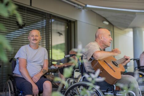 Pflege & Betreuung - Lebensgewohnheiten - Gitarre spielen