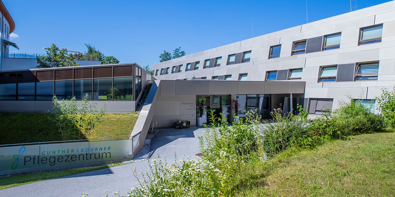 Gunther Ladurner Pflegezentrum - Haupteingang